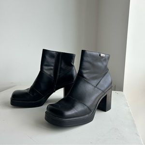 Chunky black Mudd boots